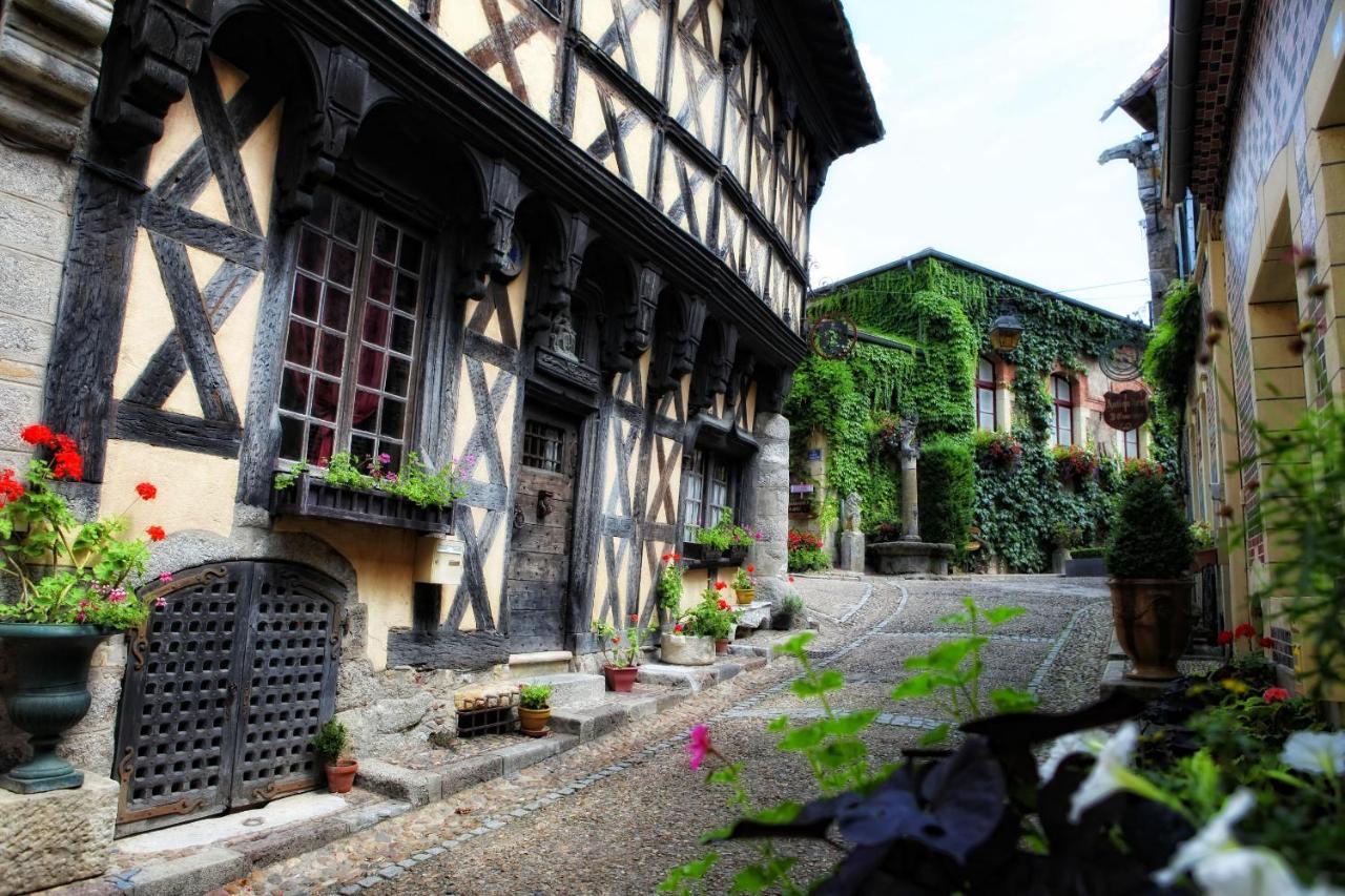 Appart' De La Collegiale Bourbon-Lancy Exterior photo