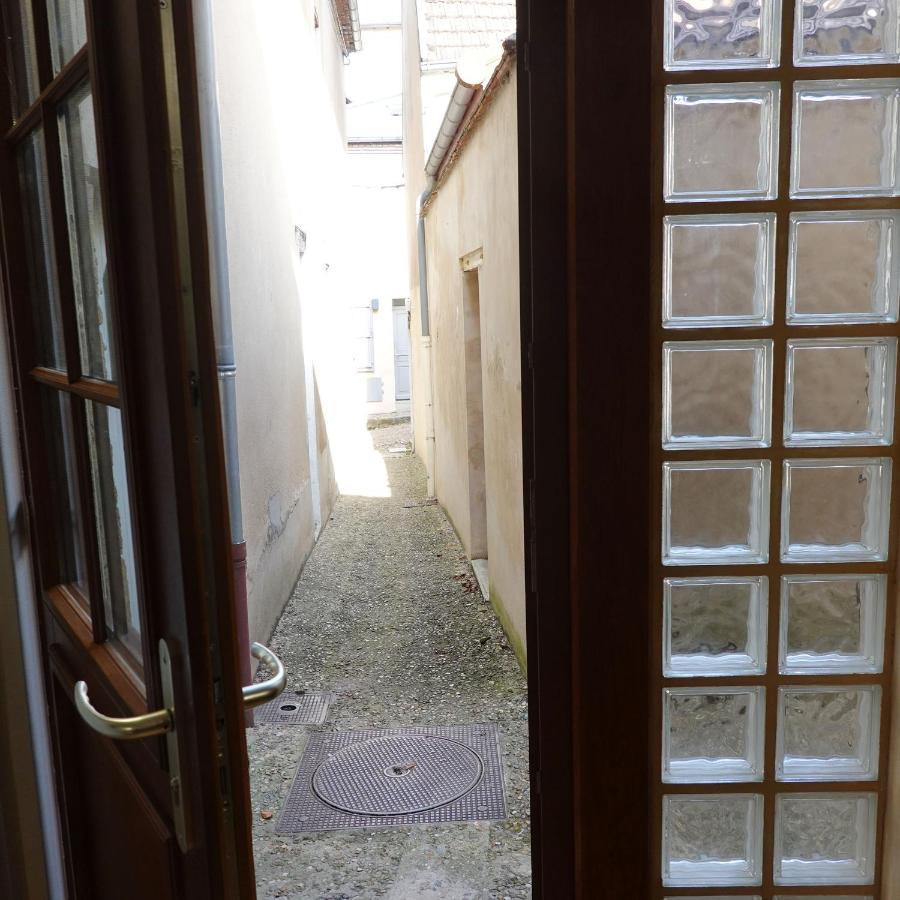 Appart' De La Collegiale Bourbon-Lancy Exterior photo